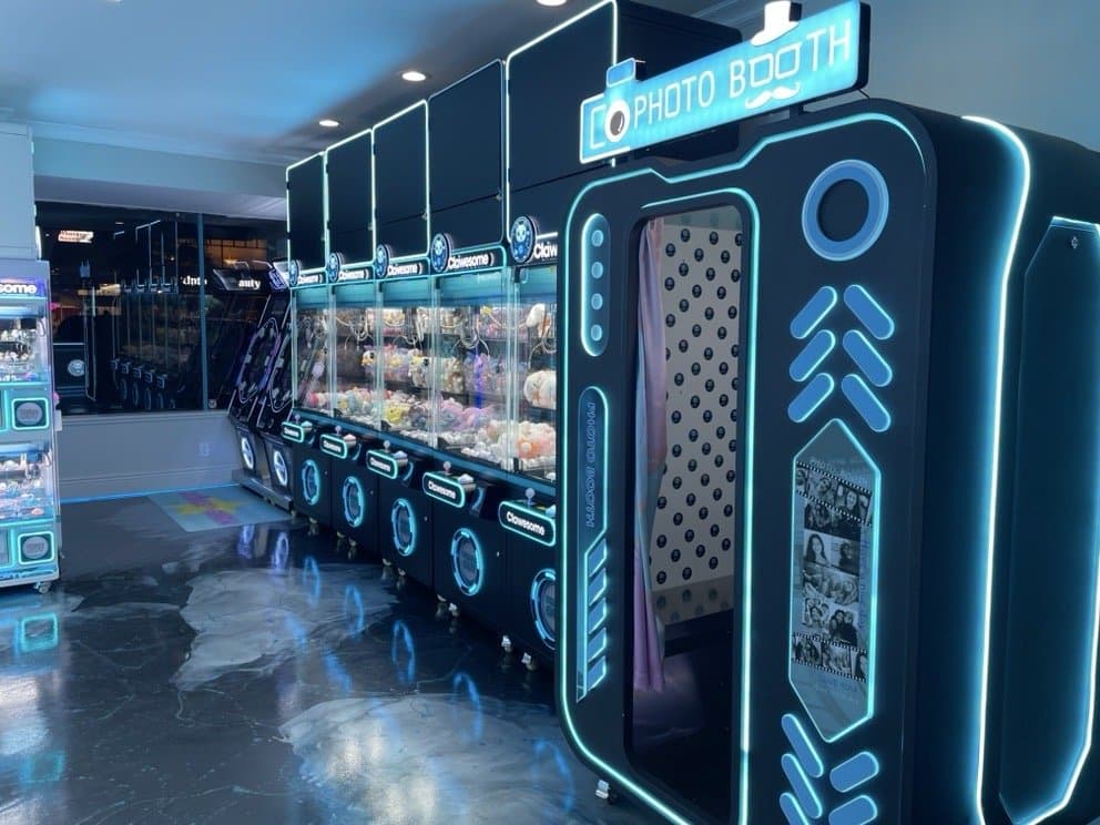 Inside Clawesome - Claw Machines